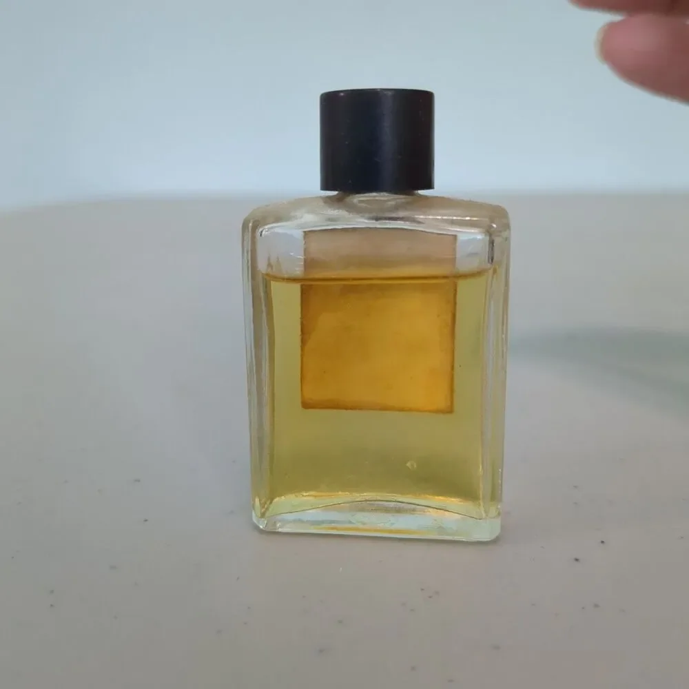 Hattie Carnegie - FOUR WINDS COLOGNE - 1 fl oz - Approx. 95% Vintage